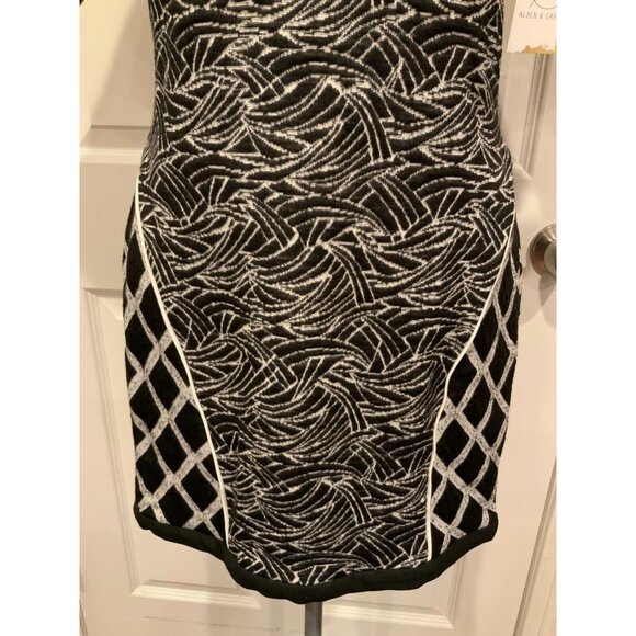 Elizabeth and James Black & White Geometric Dress W/ Short Sleeves, Size Large - Picture 3 of 7